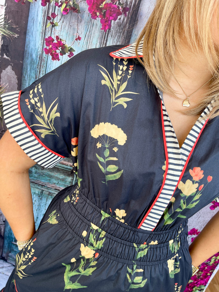 Pretty Lady Walking Down The Street Dress - Black